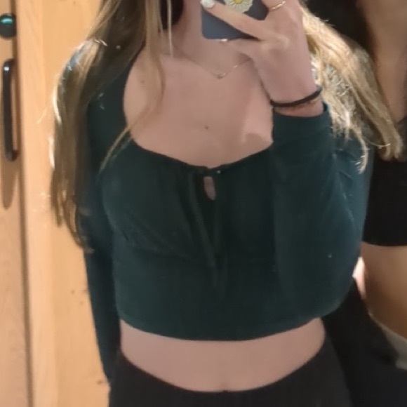 Dark green ruched crop top - Picture 2 of 2